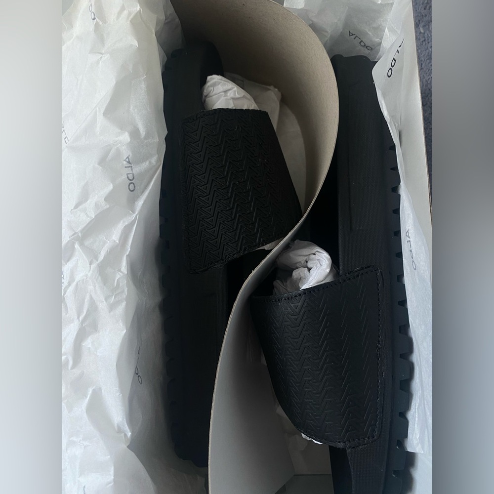 ALDO Slides - Picture 3 of 4